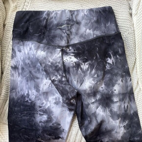 Merak Activewear Set (bra and leggings) - Picture 5 of 8